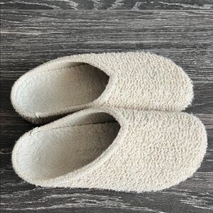 Rothy’s Cozy Cream Fuzzy clog